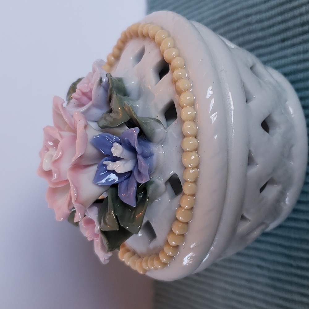 3 x 3 inch ceramic basket trinket box with capadimonte type flowers.